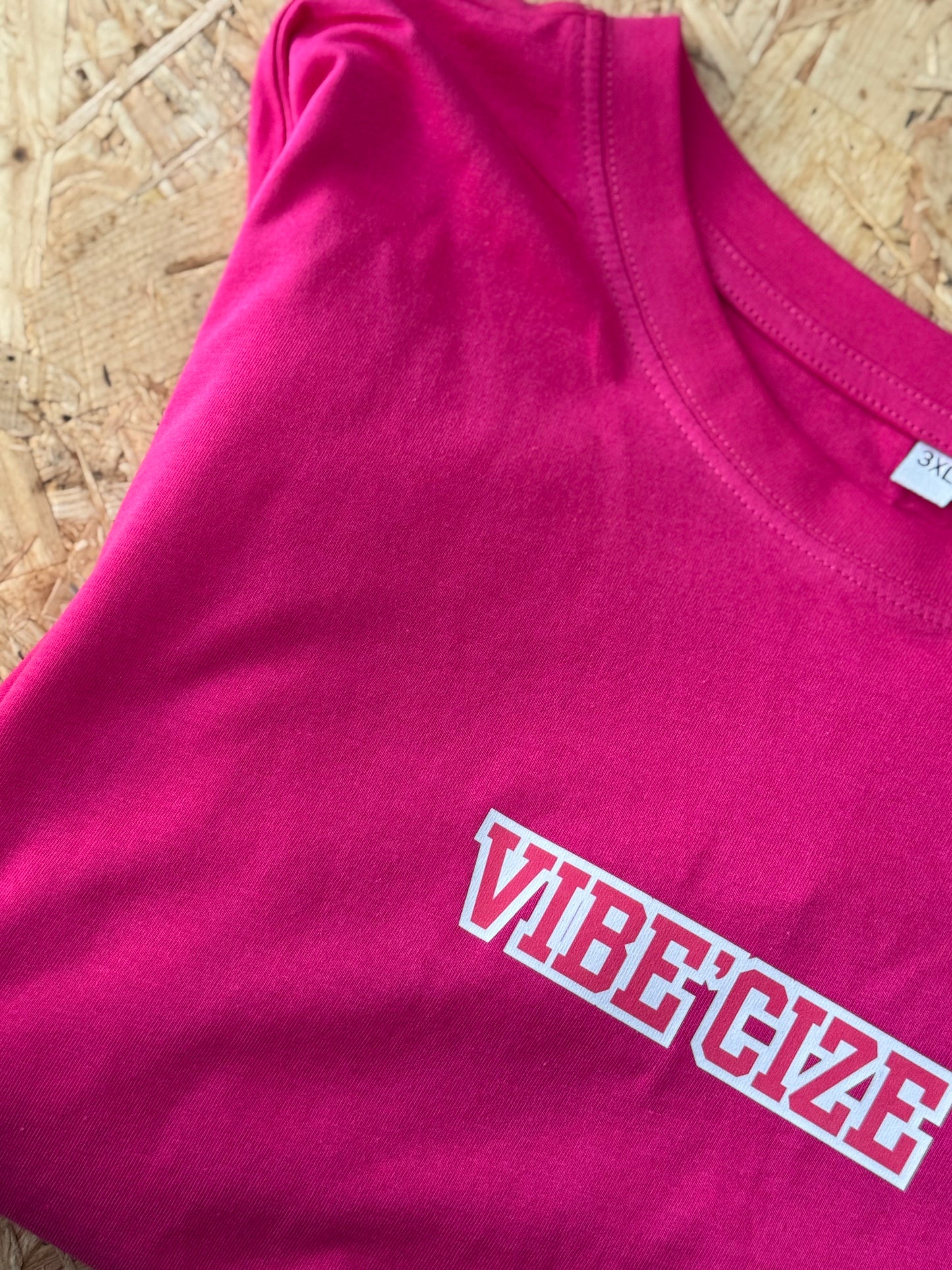 VIBE'CIZE Cropped Tee β Hot Pink