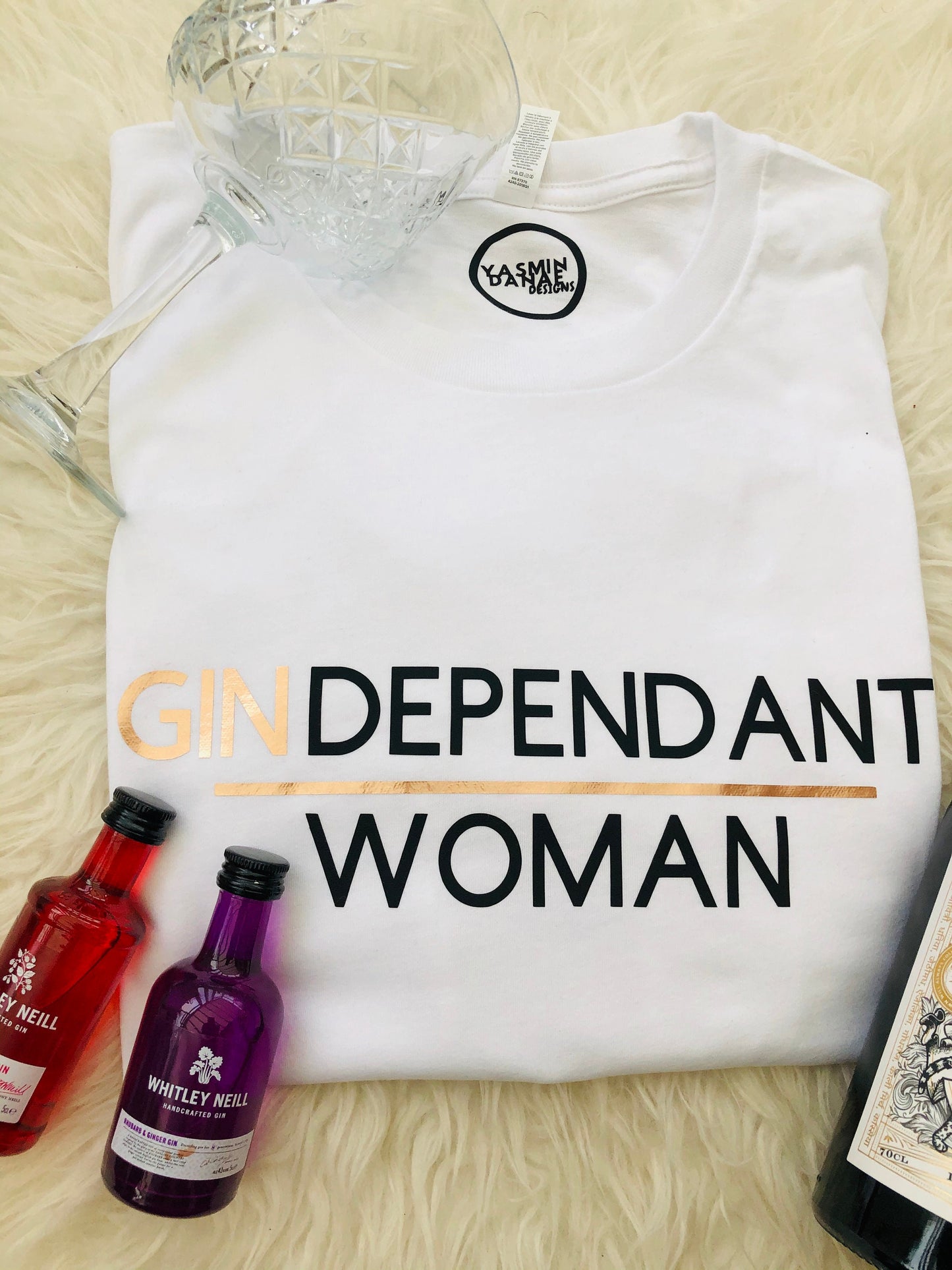 GINdependant Woman Slogan T-shirt